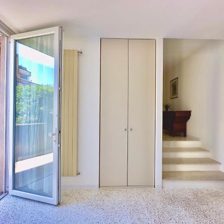 Minimal Apartment Navigli Милано Екстериор снимка