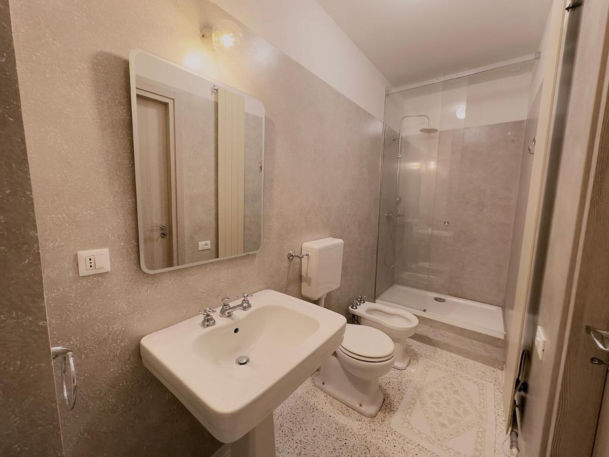Minimal Apartment Navigli Милано Екстериор снимка