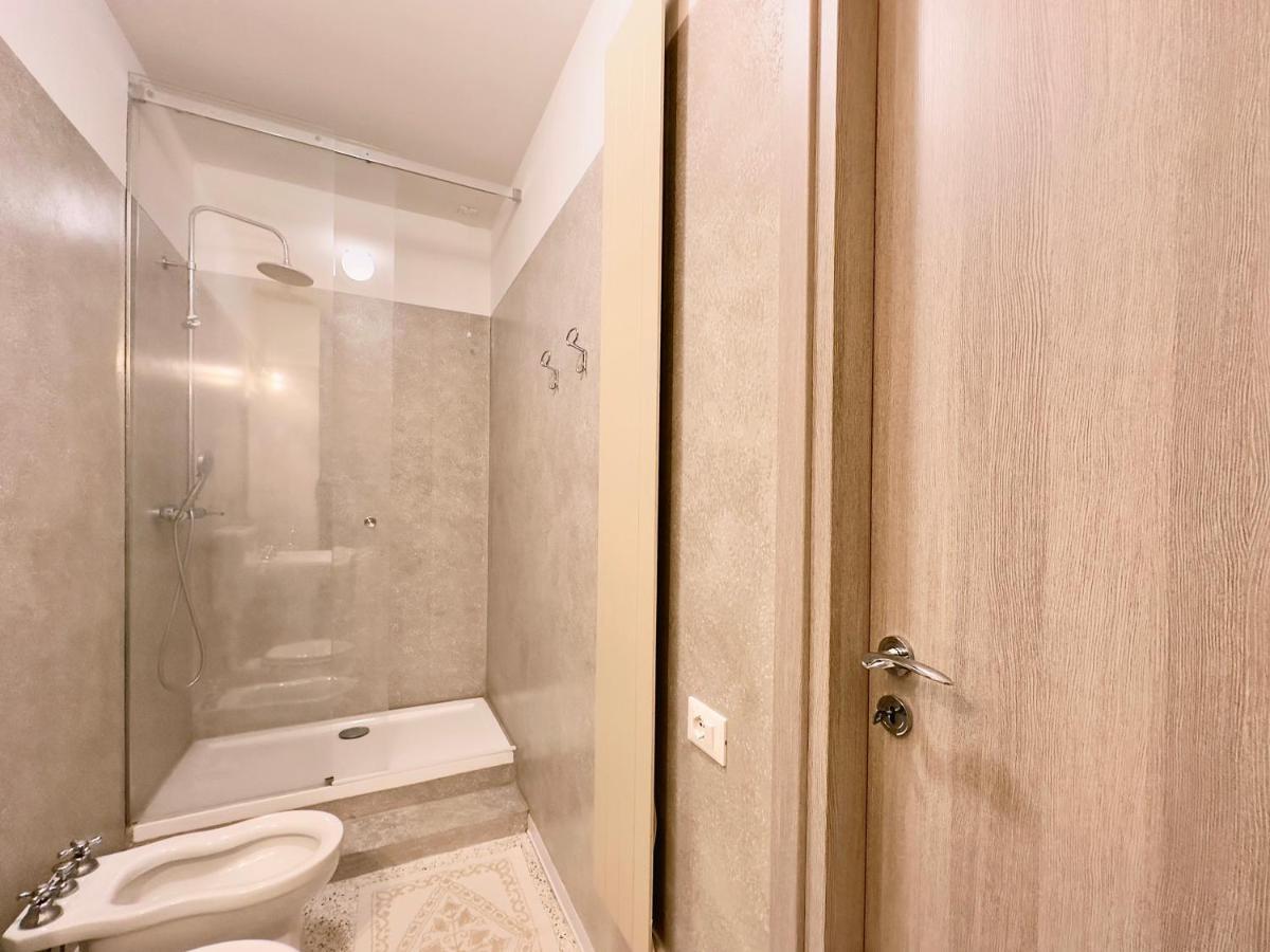 Minimal Apartment Navigli Милано Екстериор снимка