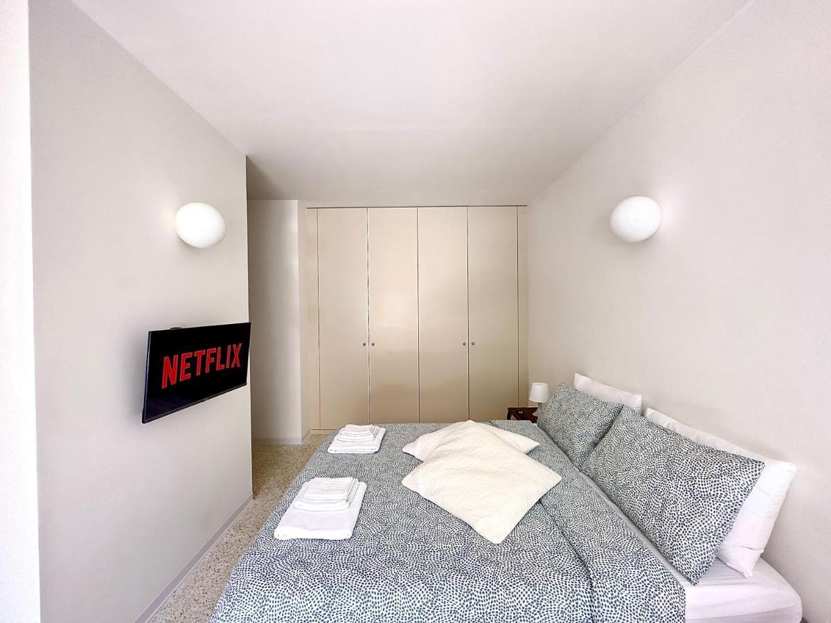 Minimal Apartment Navigli Милано Екстериор снимка