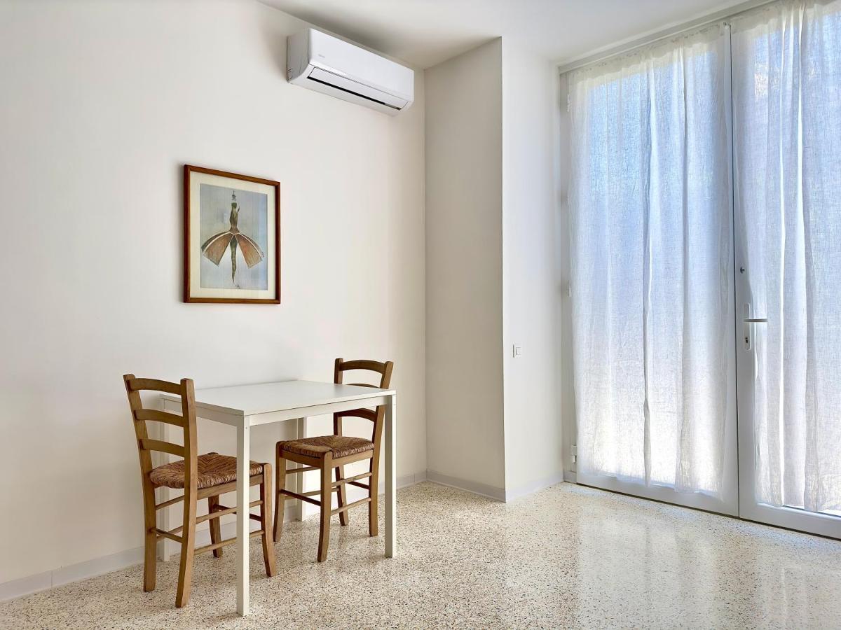 Minimal Apartment Navigli Милано Екстериор снимка