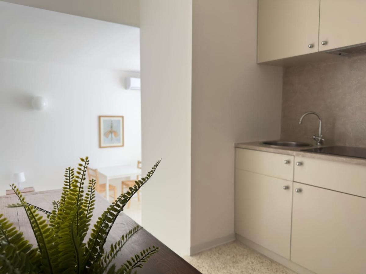 Minimal Apartment Navigli Милано Екстериор снимка