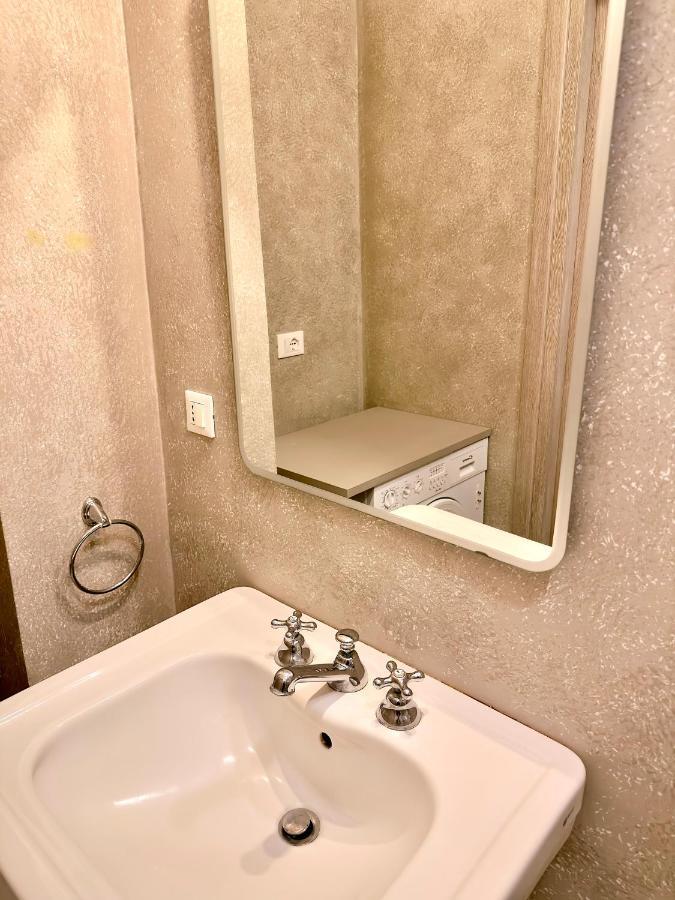 Minimal Apartment Navigli Милано Екстериор снимка