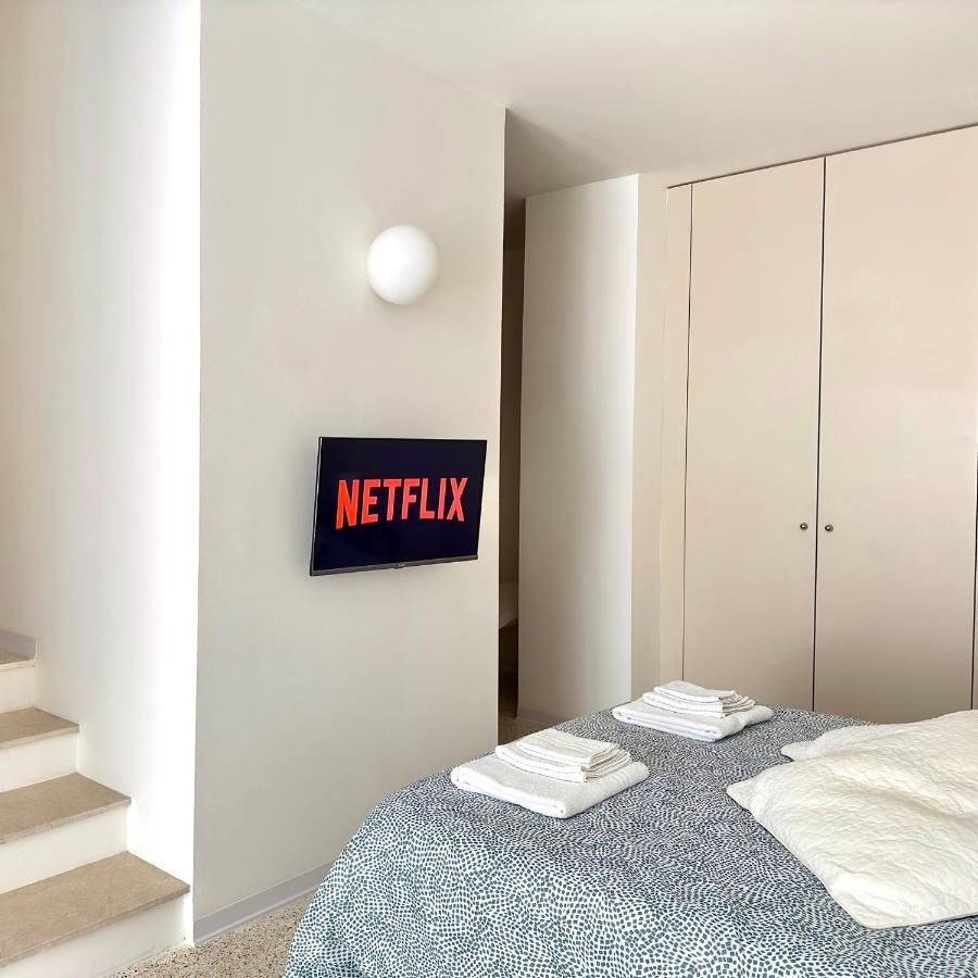 Minimal Apartment Navigli Милано Екстериор снимка